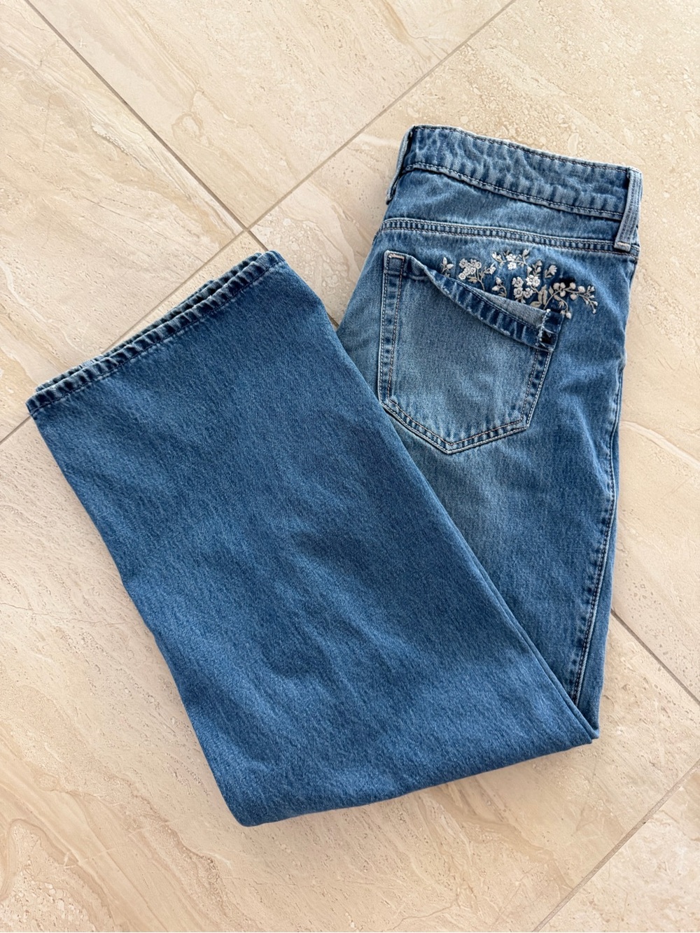 Hollister loose low Jeans with Back-Pocket Floral Embroidery 4-27/30